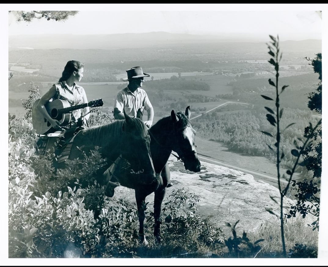 Emmylou Harris with Horses, photo by Jerry Hinton